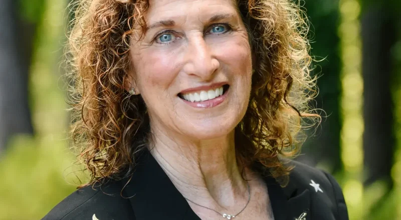 Linda Davis, EMI Co-Chair